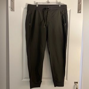 Athleta Olive Trekkie North Joggers 16